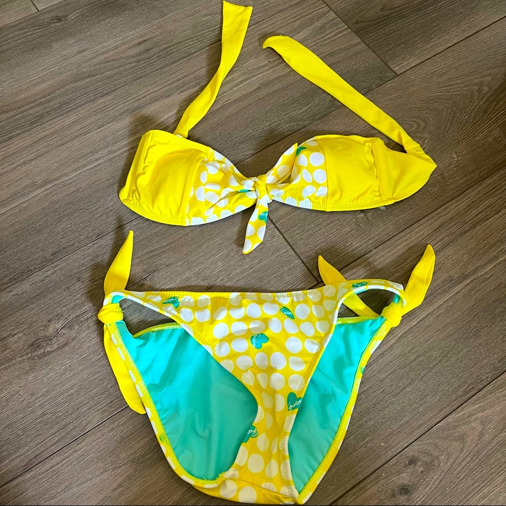 Yellow strapless Guess bikini brand new size Medium